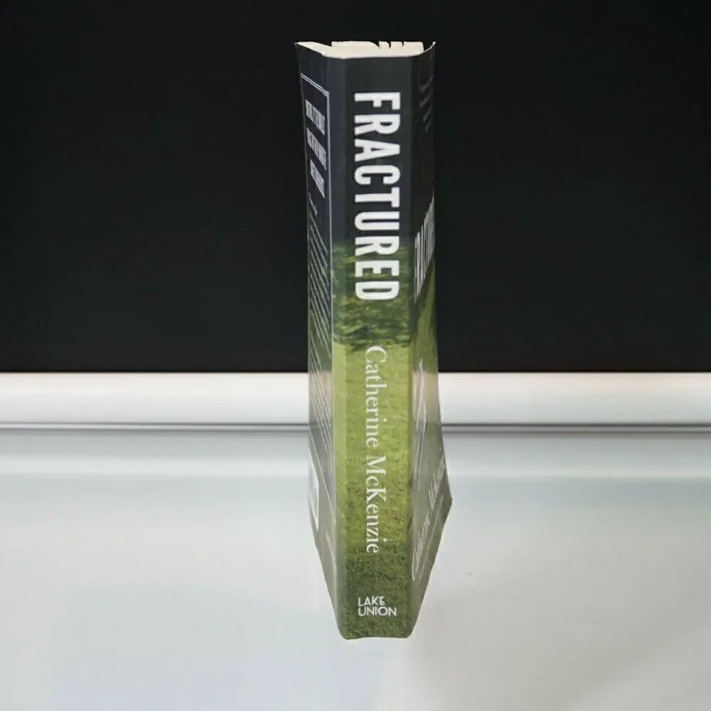 Fractured by Catherine McKenzie 2016 Paperback Lake Union Publishing
